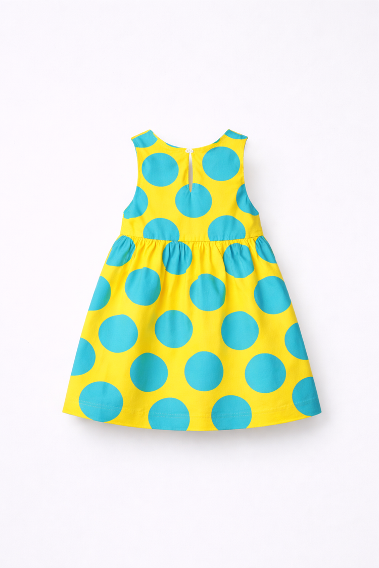 Girl wearing Anaario Lemon Fizz Dress