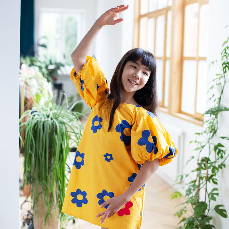 Girl wearing Anaario Meringue Dress